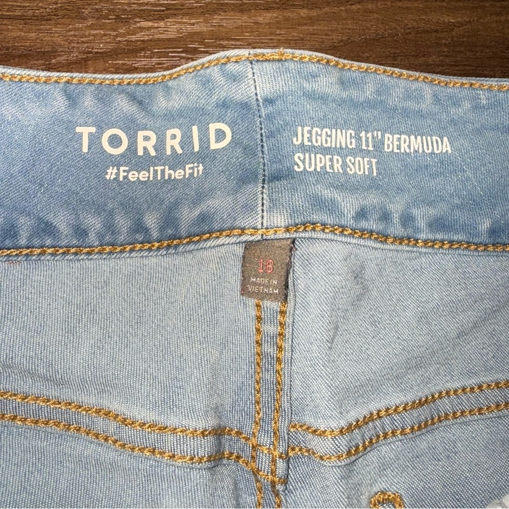 Torrid Light Wash Jegging 11” Bermuda Super Soft Shorts - Picture 3 of 6